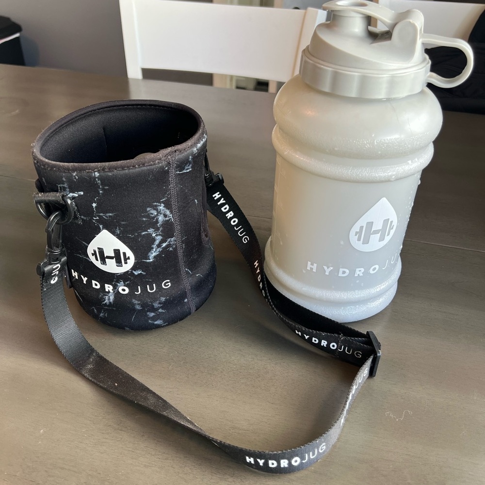 HydroJug Gray Bottle with Black Marble Sleeve
